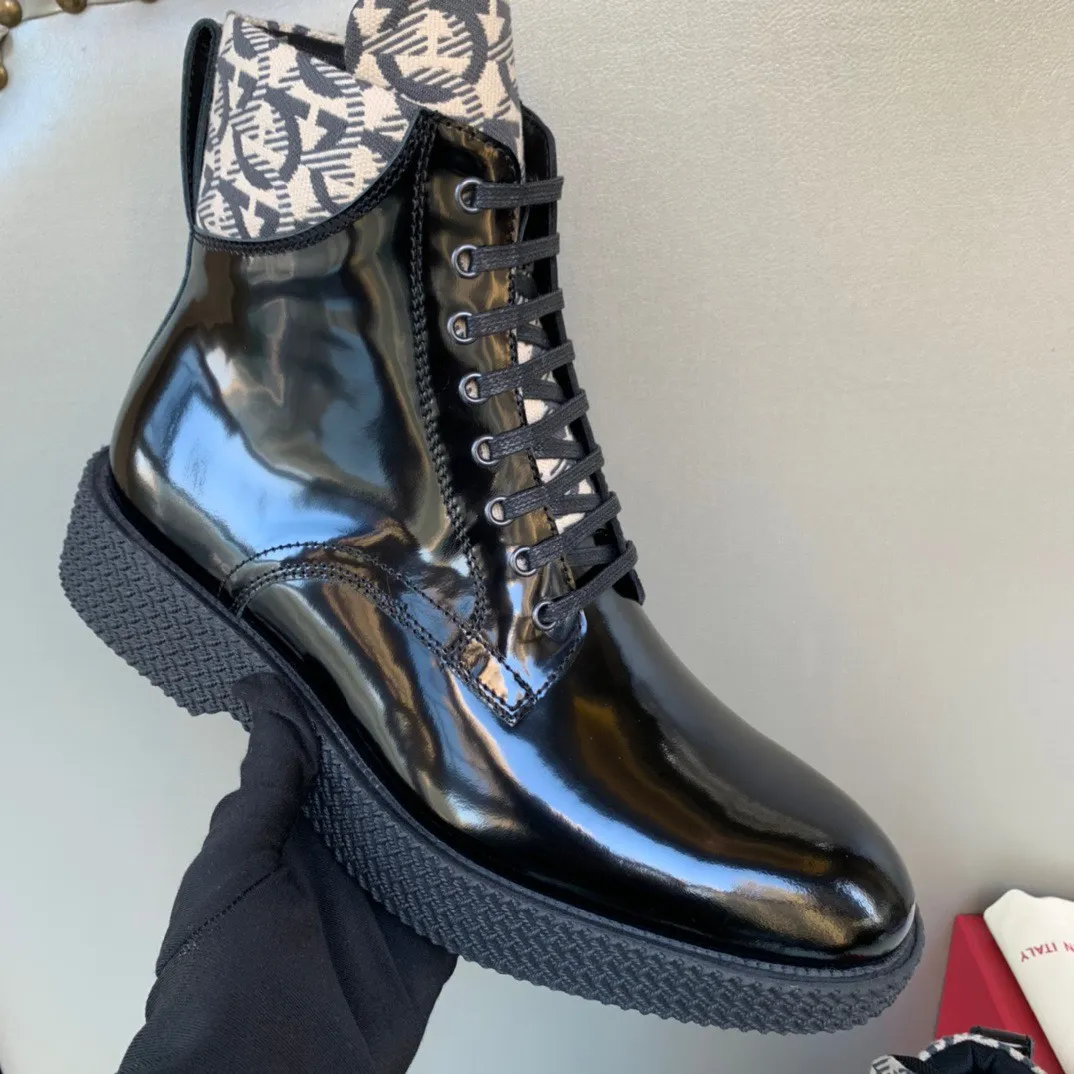 [Ferragamo] Top P: 1000💰 Number of yards: 39~44 (38.45 custom-made, non-returnable) Ferragamo winter series, original 1:1 development, casual men's short boots. Made with heavy investment, shoes and boots are made of imported cowhide + imported Ferragamo special fabric. Black cowhide lining that is not easily deformed. Wear-resistant rubber outsole, black cowhide, black open edge beads, black frosted, brown suede. Factory craftsmanship, perfect products are only prepared for you who know taste! Any comparison is welcome!